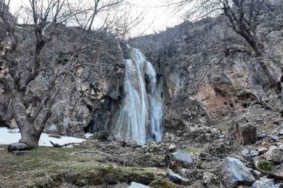 Şırnak’ta kar eridi, şelaleler coştu