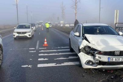 Sivas’ta buzlanma zincirleme kazaya neden oldu, çok sayıda araç birbirine girdi