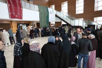 Sivas’ta Mukaddes Emanetler Sergisi’nde uzun kuyruklar oluştu