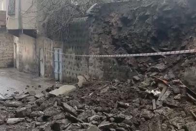 Siverek’te duvar çöktü: 2 çocuk saniyelerle kurtuldu