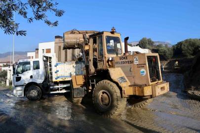 Söke’de Belediye ekipleri dört bir yanda mücadele ediyor