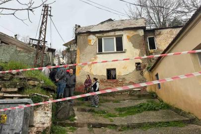 Söke’de yağmurun yumuşattığı evin duvarı çöktü