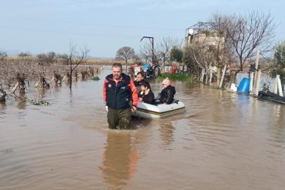 Su baskınında mahsur kalan 4’ü çocuk 5 kişi kurtarıldı