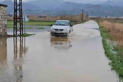 Sultanhisar’da kurutma kanalı taştı, tarım arazileri göle döndü