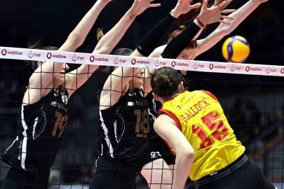 Sultanlar Ligi: Göztepe Voleybol: 1- V. Bank: 3