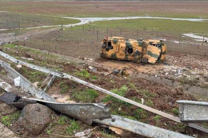TAG Otoyolu’nda kontrolden çıkan askeri araç devrildi: 10 asker yaralandı