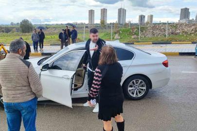 Tapulu arazilerine yol yapılan vatandaşlar, yolu kapatınca bir kişi silah gösterip geçti