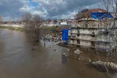 Tarihi Evliya Kasım Paşa Camii’ni taşkın suları vurdu