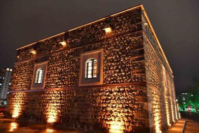 Tarihi Tasmakıran Camii’nde restorasyon sonrası ilk teravih heyecanı