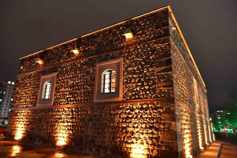 Tarihi Tasmakıran Camii’nde restorasyon sonrası ilk teravih heyecanı