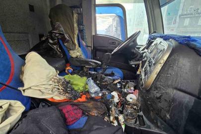 Taşıdığı sularla yangının büyümesini engelledi