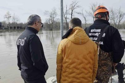 Taşkında mahsur kalan atlar için botlarla seferberlik