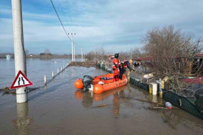 Taşkında mahsur kalan hayvanlar kurtarılmaya devam ediyor