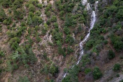 Taşkınlara neden olan yağmurlar kuruyan şelaleyi canlandırdı