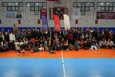 Tavas’ta mahalleler kozlarını sahada paylaştı