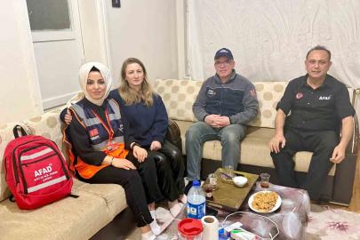 Tavşanlı AFAD gönüllüleri depremzede aileleri yalnız bırakmadı