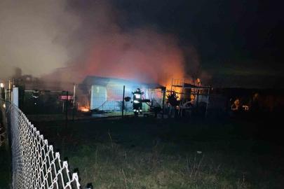 Tekirdağ’da kır evi alev alev yanarak küle döndü