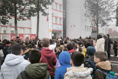 Tekirdağ’da okullarda 6 Şubat depremleri için saygı duruşu