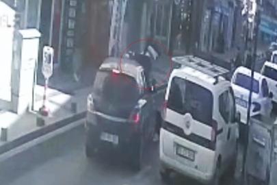 Tekirdağ’da ters yönden caddeye giren otomobille motosikletin çarpıştığı anlar kamerada