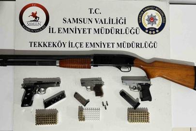 Tekkeköy’de çok sayıda ruhsatsız silah ele geçirildi