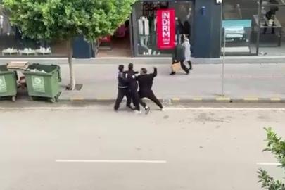 ‘Telefonumun ekranına baktın’ kavgasında sokak boks ringine döndü