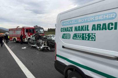 TEM’de otomobil tıra çarptı: 1 ölü, 1 yaralı