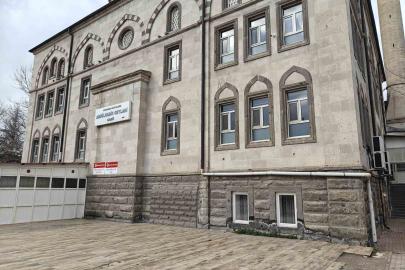 Teravih namazında camiye torpil attı