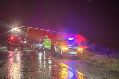 Tır şarampole uçtu