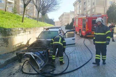 Tokat’ta park halindeki otomobil alev alev yandı