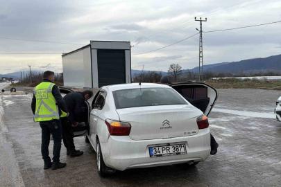 Tokat’ta uygulama noktasında bir araçta kaçak göçmen yakalandı