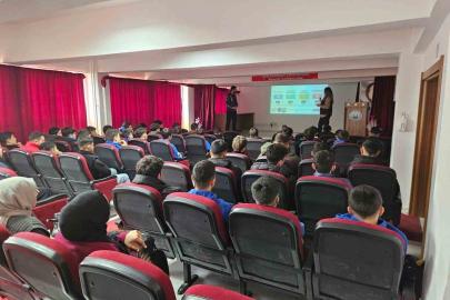 Tomarza’da lise öğrencilerine siber güvenlik semineri verildi