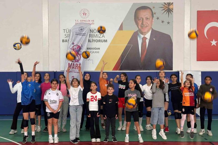 Tomarza’da voleybol kursları Ramazan’da da hız kesmiyor