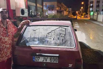 Tozlu araç görünce dayanamıyor, camları sanat eserine dönüştürüyor