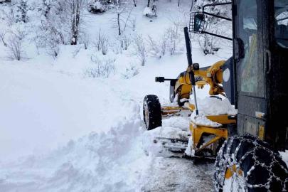 Trabzon’da karla mücadele sürüyor