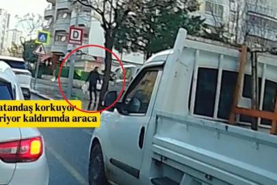 Trafik magandasının kaldırıma çıkıp ilerlediği anlar kameraya yansıdı