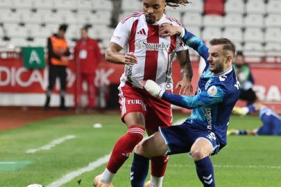 Trendyol Süper Lig: Antalyaspor: 2 - Samsunspor: 0 (İlk yarı)