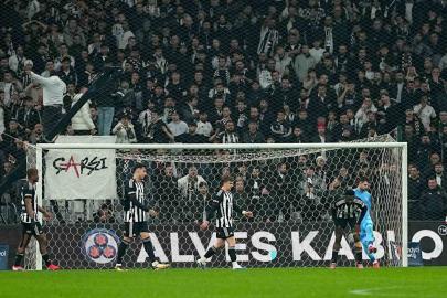 Trendyol Süper Lig: Beşiktaş: 1 - Corendon Alanyaspor: 2 (İlk yarı)