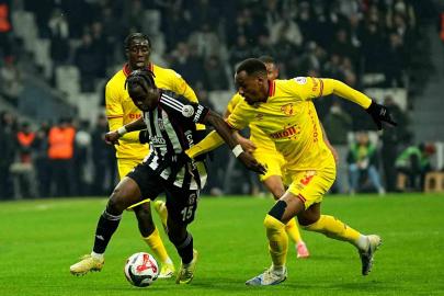 Trendyol Süper Lig: Beşiktaş: 2 - Göztepe: 0 (İlk yarı)