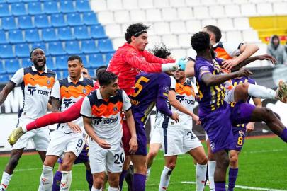 Trendyol Süper Lig: Eyüpspor: 0 - RAMS Başakşehir: 1 (İlk yarı)