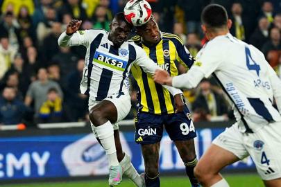 Trendyol Süper Lig: Fenerbahçe: 0 - Kasımpaşa: 0 (İlk yarı)