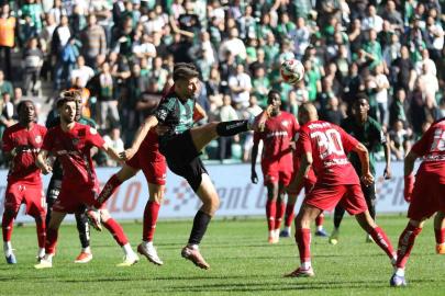 Trendyol Süper Lig: Kocaelispor: 1 - Gaziantep FK: 0 (İlk yarı)