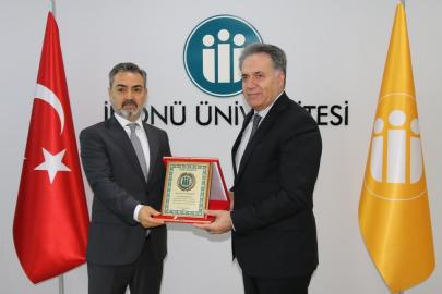 TÜBA-TESEP Ödüllü Prof. Dr. Orhan Yazıcı’ya plaket takdim edildi