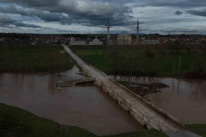 Tunca Nehri seddelerindeki menfez ve pompa istasyonları alarm veriyor