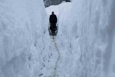 Tunceli’de kar kalınlığı insan boyunu geçti
