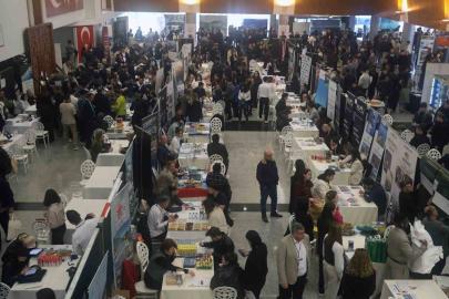 Turizm profesyonelleri öğrencilerle buluştu