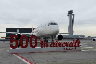 Türk Hava Yolları 100 bin çalışanının fotoğrafıyla giydirdiği 500. uçağını tanıttı