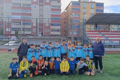 Türkeli Cumhuriyet Ortaokulu, il şampiyonu oldu