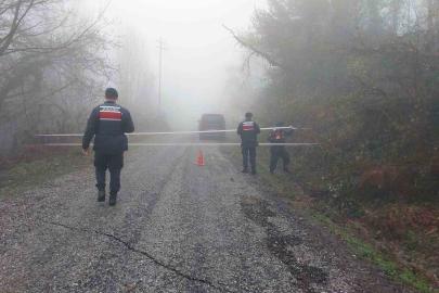 Türkeli’de heyelan nedeniyle köy yolu ulaşıma kapandı