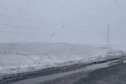 Türkiye’nin en kurak ilçelerinden Karapınar’da kar sevinci