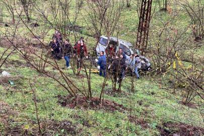 Üç araç birbirine girdi; 1’i şarampole yuvarlandı